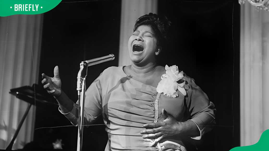 Mahalia Jackson singing Mahalia Jackson singing