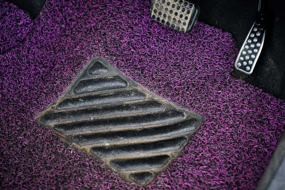 Carpet flooring in car Carpet flooring in car
