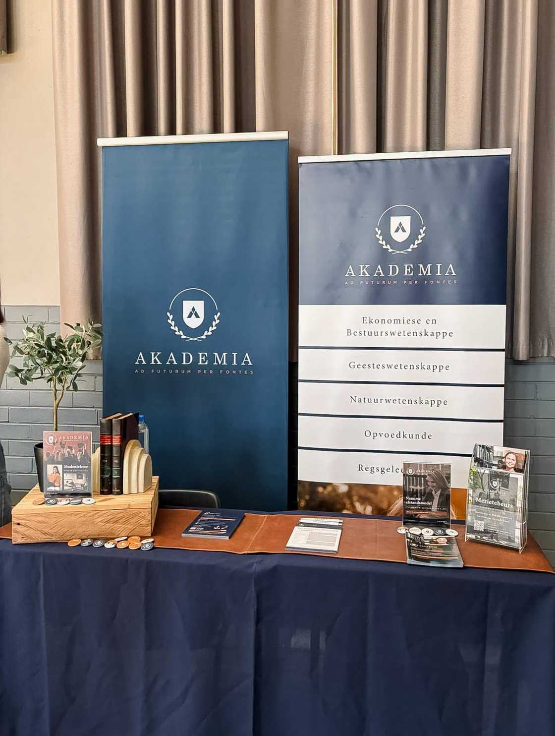 Akademia is an Afrikaans university Akademia is an Afrikaans university