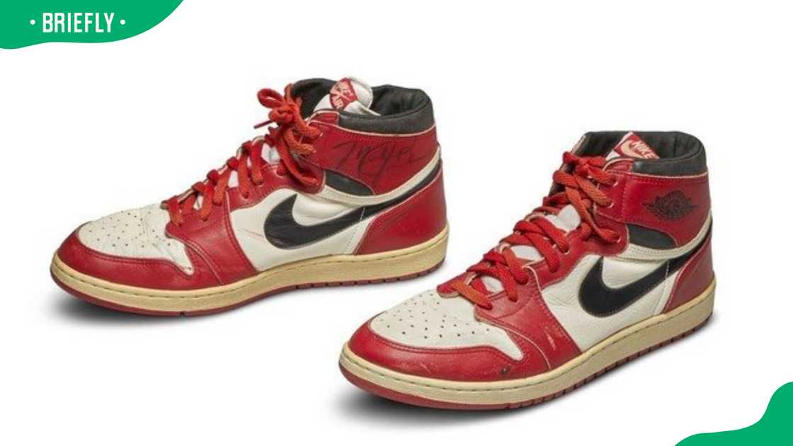 Air Jordan 1 “Chicago” (Game-Worn, 1985) Air Jordan 1 “Chicago” (Game-Worn, 1985)