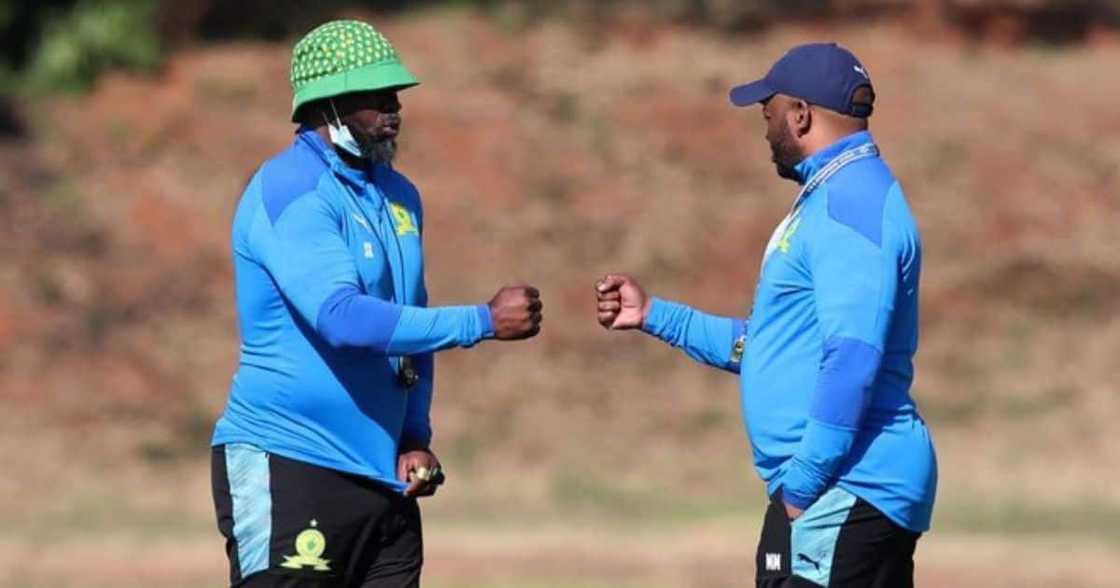 Mamelodi Sundowns coach Steve Komphela has responded to a fan on social media. Image: @Masandawana/Twitter