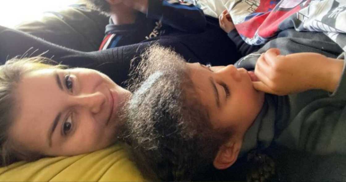 Rachel Kolisi Plays Hilarious Prank on Her Son Playing Video Games, Mzansi Reacts Rachel Kolisi Plays Hilarious Prank on Her Son Playing Video Games, Mzansi Reacts