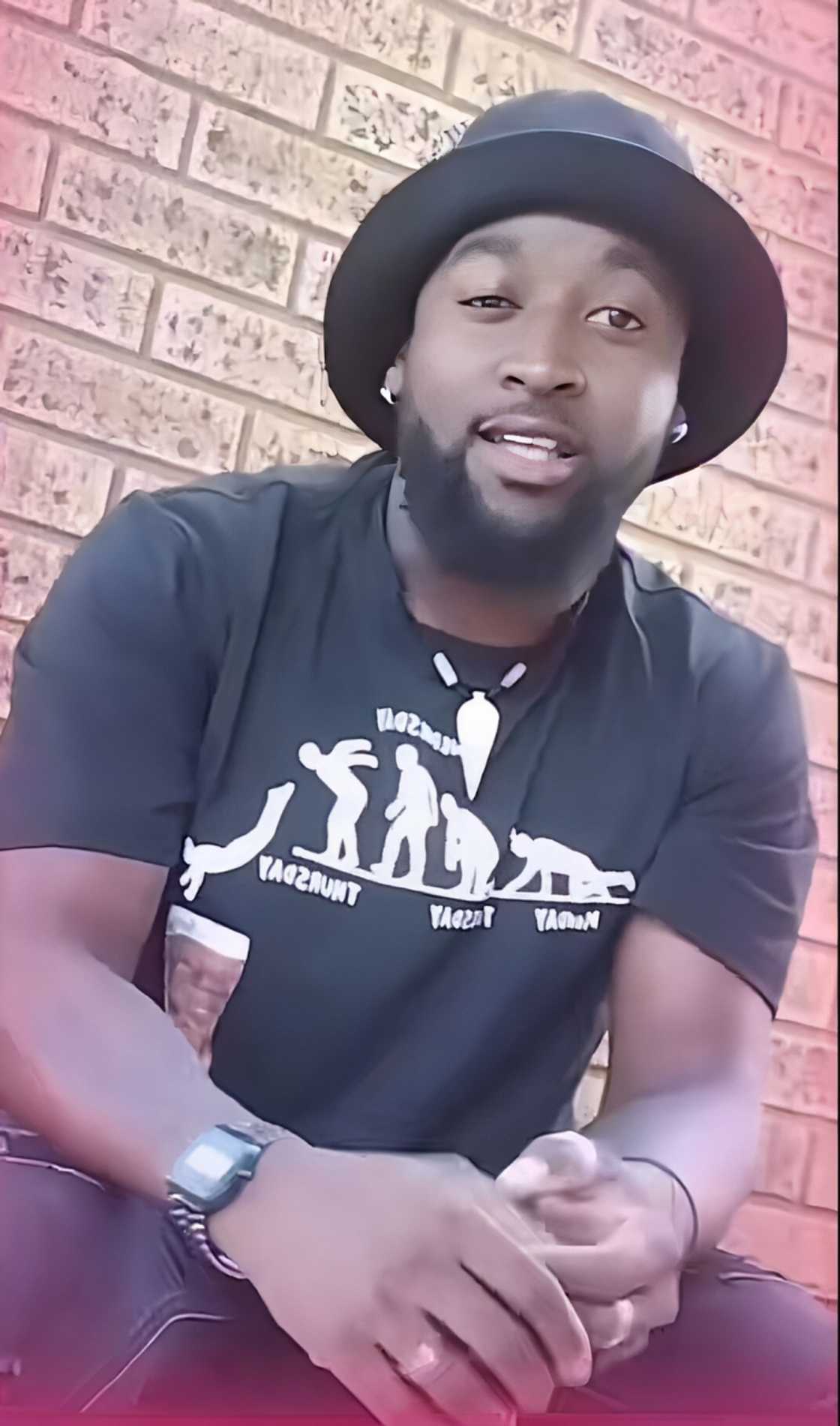 A man sneakily slipped cash into his bae's wallet in a TikTok video. A man sneakily slipped cash into his bae's wallet in a TikTok video.