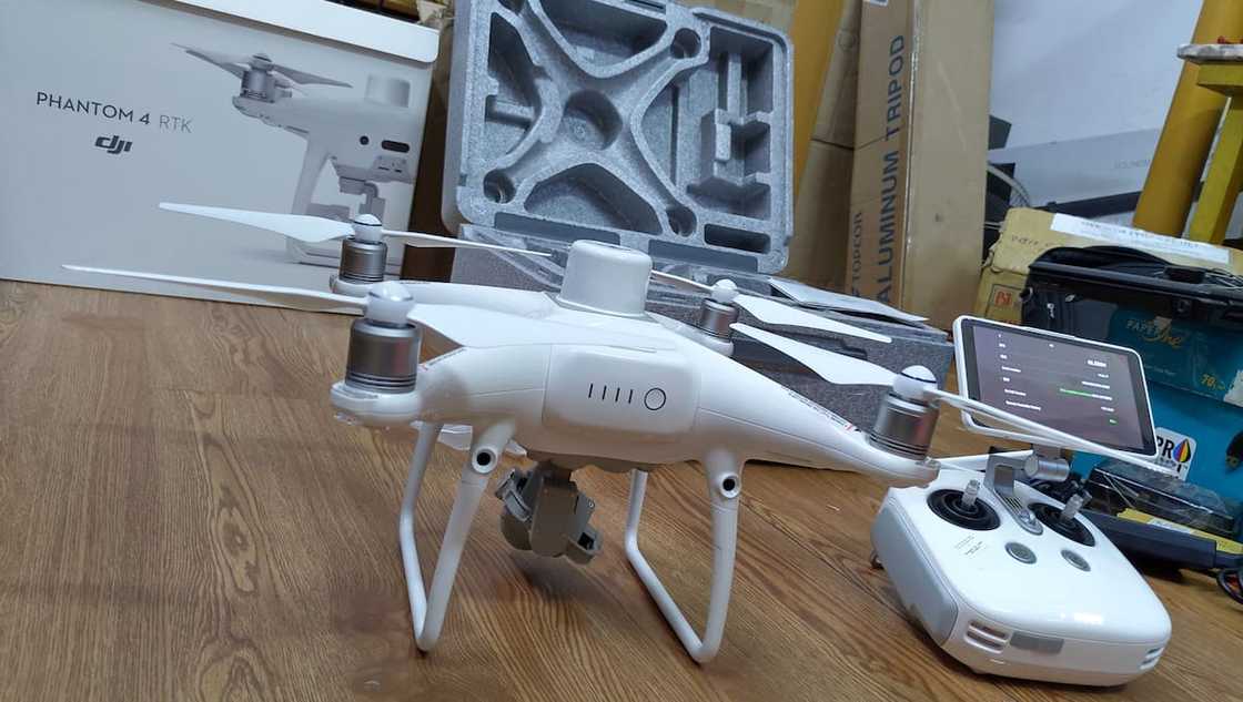 The DJI Phantom 4 The DJI Phantom 4