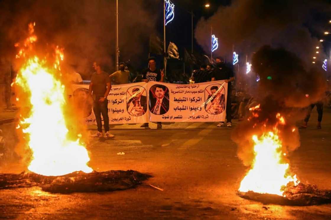 Iraqi graduates demonstrate in  Nasiriyah