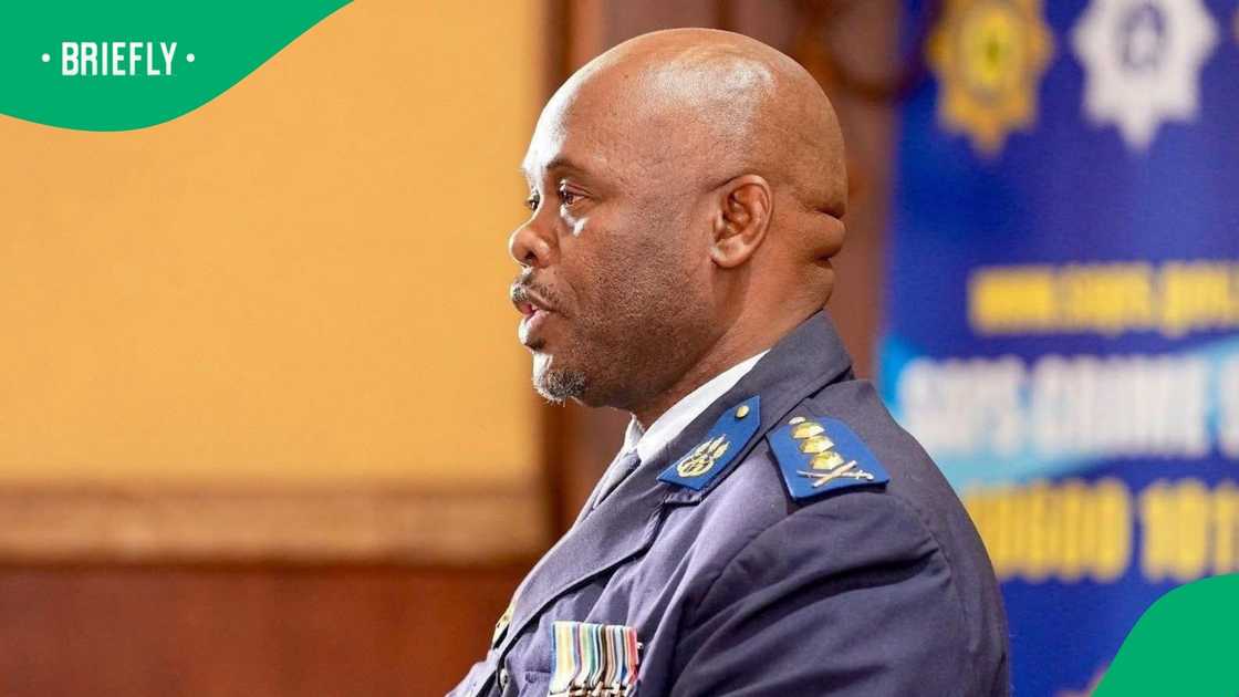 General Shadrack Sibiya said that he is under siege in response to his raid General Shadrack Sibiya said that he is under siege in response to his raid