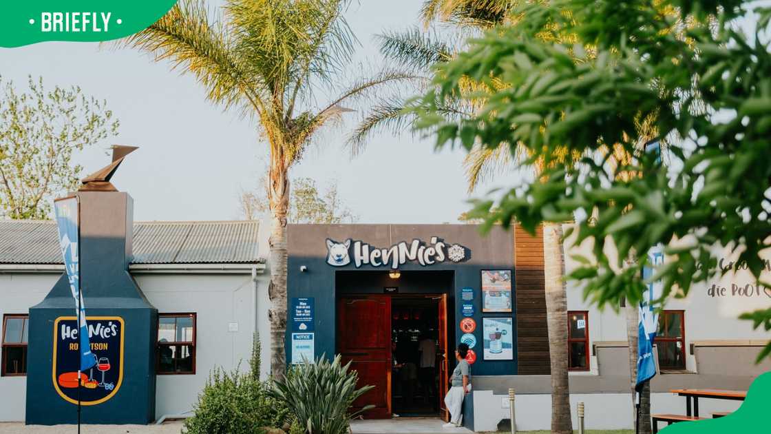 Hennie’s on Pampoenkraal Lane Hennie’s on Pampoenkraal Lane
