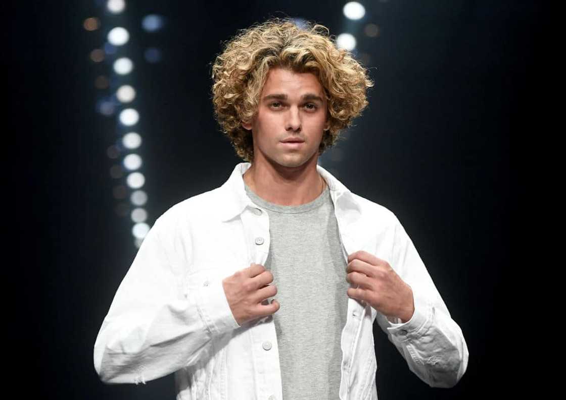 How much does Jay Alvarrez make? How much does Jay Alvarrez make?