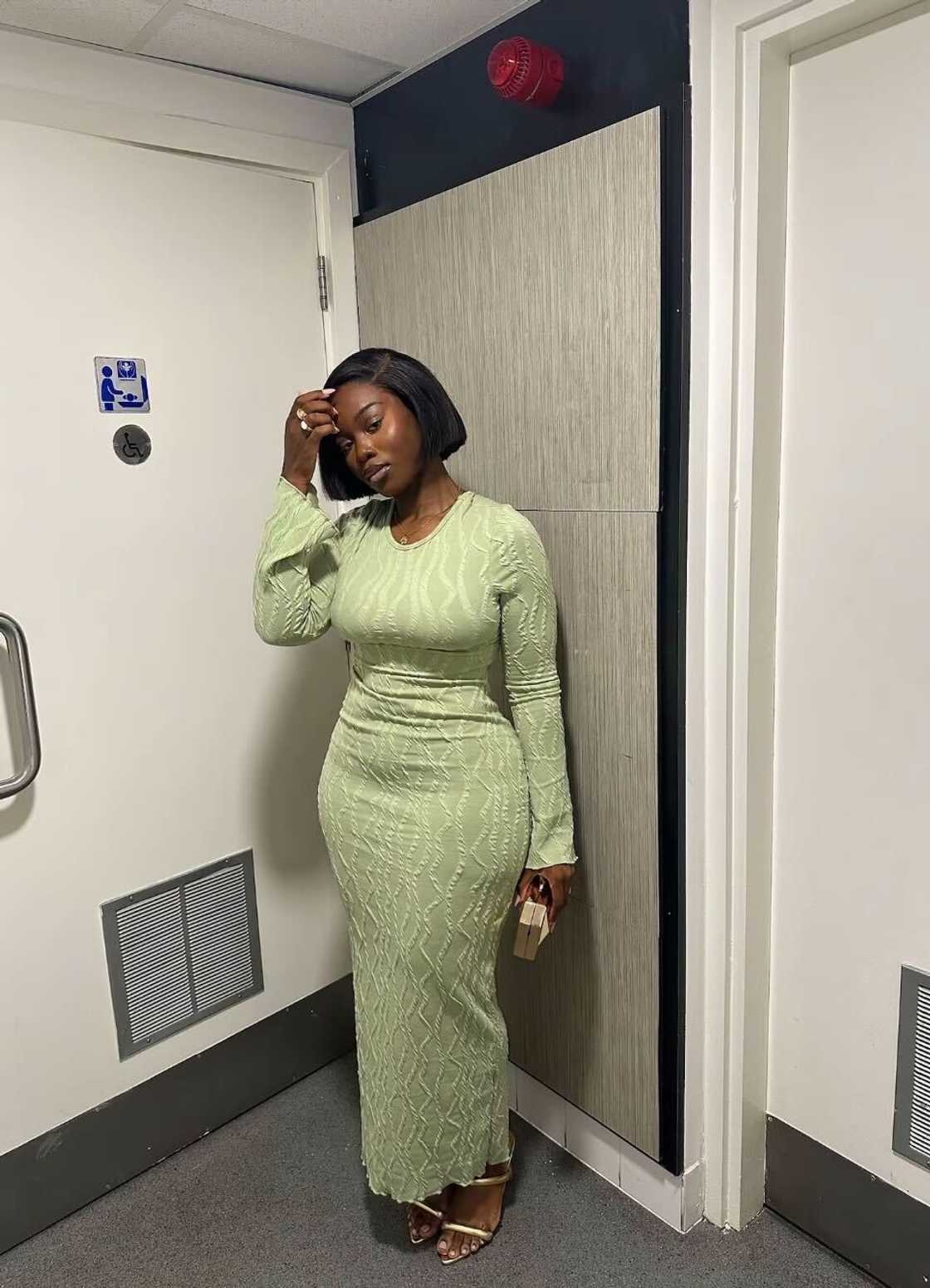 A woman showcased her incredible weight loss journey that impressed South Africans.