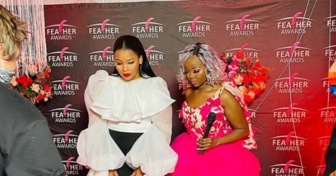 7 Pictures, Stunning, Celebrity, Outfit, 2021, Feather, Awards 7 Pictures, Stunning, Celebrity, Outfit, 2021, Feather, Awards