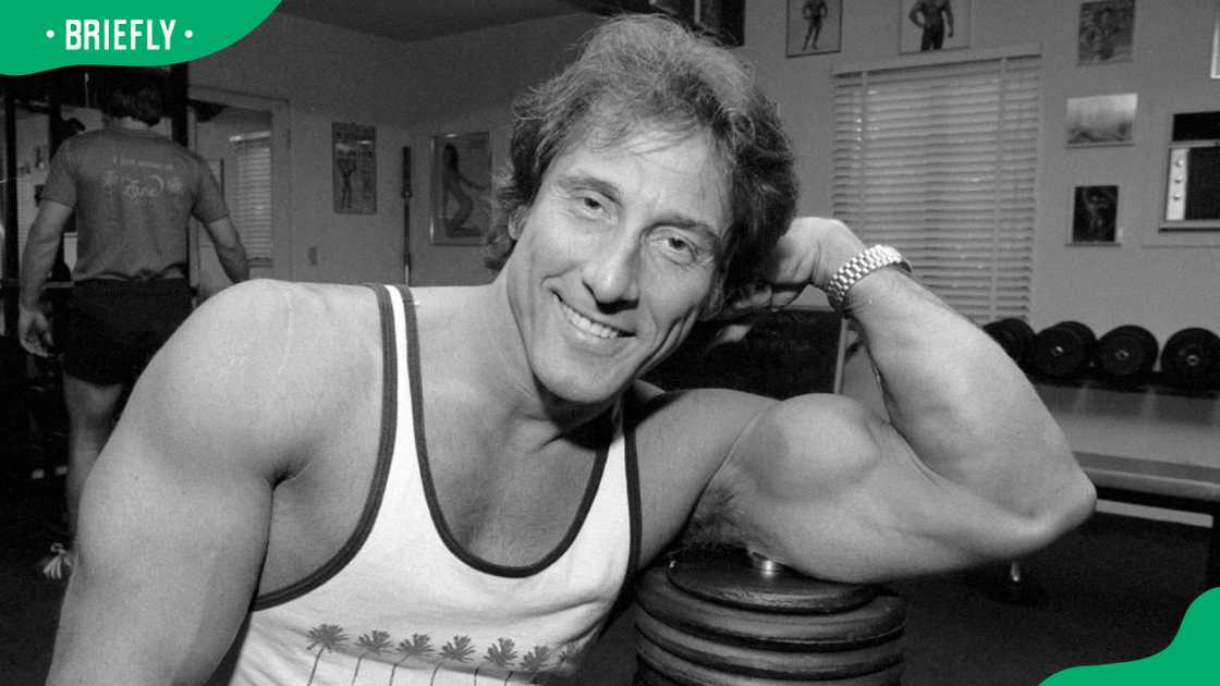 Huge bodybuilder Huge bodybuilder