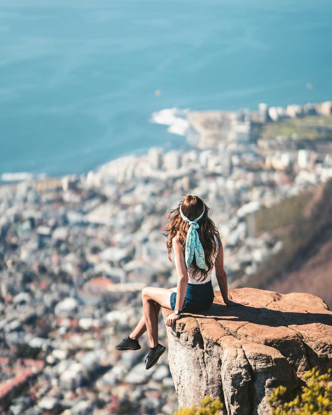 A British couple was rescued on Table Mountain in Cape Town during their hike. A British couple was rescued on Table Mountain in Cape Town during their hike.