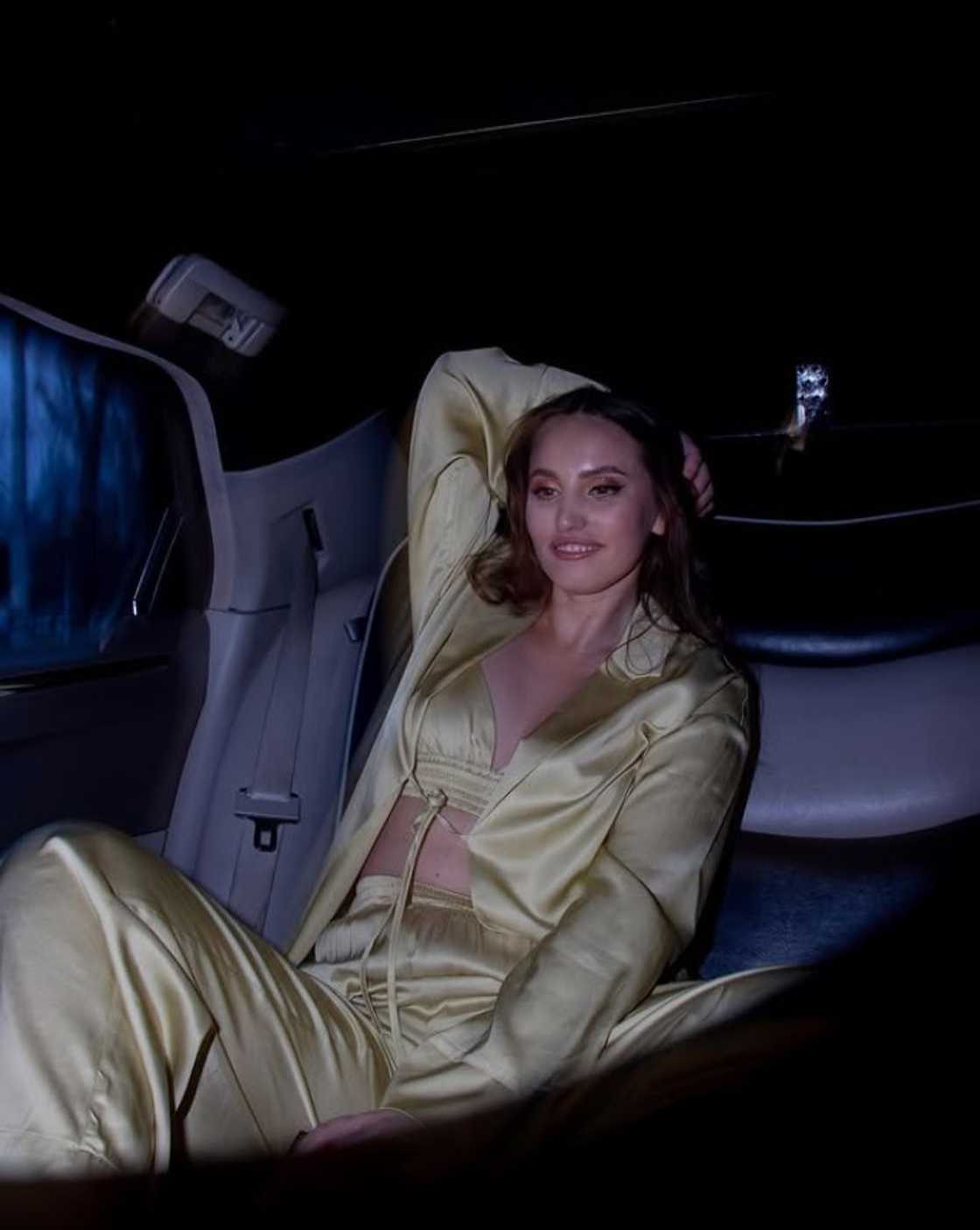 A woman broke her spine doing the Nicki Minaj pose challenge. A woman broke her spine doing the Nicki Minaj pose challenge.