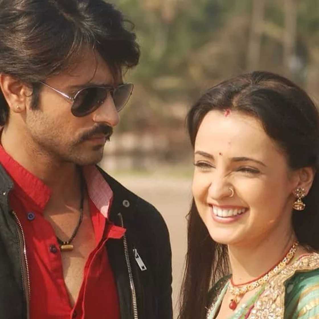 glow tv colours of love full story glow tv colours of love full story