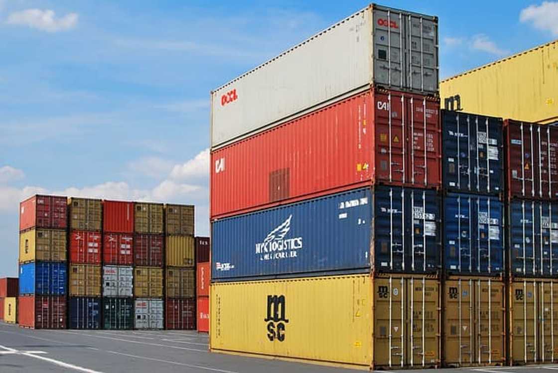 What are the major shipping companies? What are the major shipping companies?