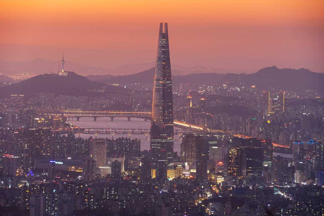 Which African country has the tallest building? Which African country has the tallest building?