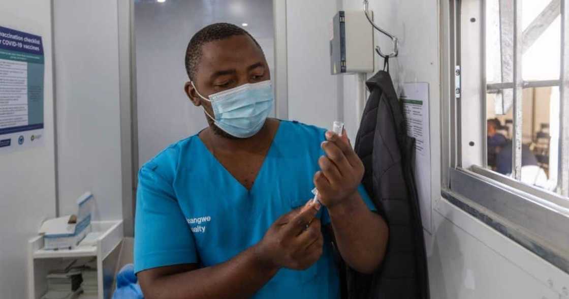 booster shot, Johnson and Johnson, J&J, healthcare workers, essential workers, Sisonke trial, South Africa, Department of Health booster shot, Johnson and Johnson, J&J, healthcare workers, essential workers, Sisonke trial, South Africa, Department of Health