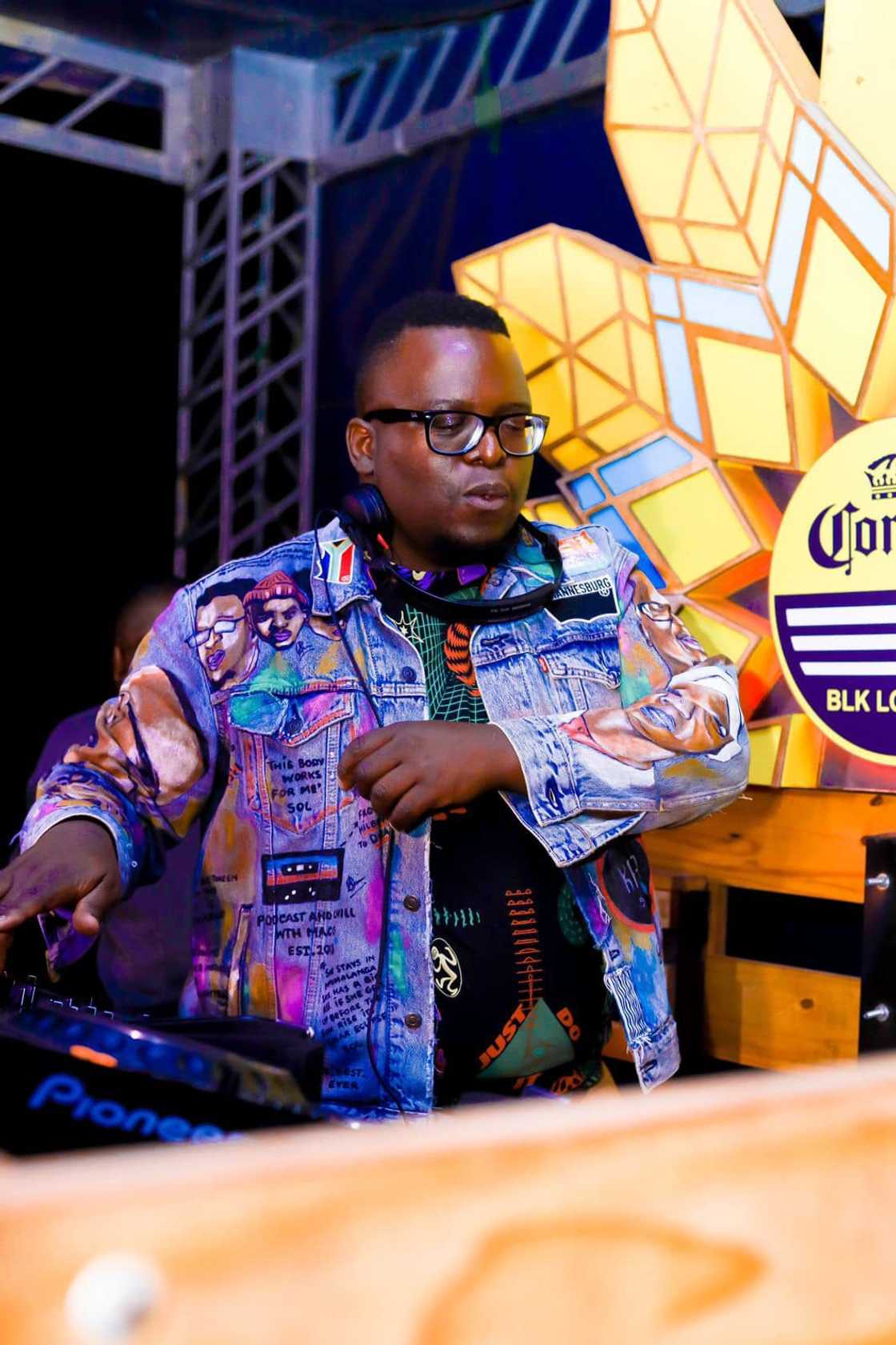Fans reacted to Sol Phenduka promoting his gigs Fans reacted to Sol Phenduka promoting his gigs