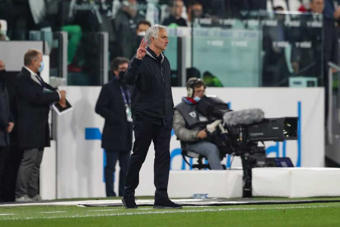 Jose Mourinho taunts Juventus fans again despite Roma's narrow defeat in Turin Jose Mourinho taunts Juventus fans again despite Roma's narrow defeat in Turin