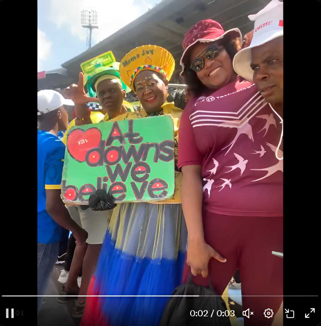 Mama Joy spotted wearing Sundown's colours. Mama Joy spotted wearing Sundown's colours.