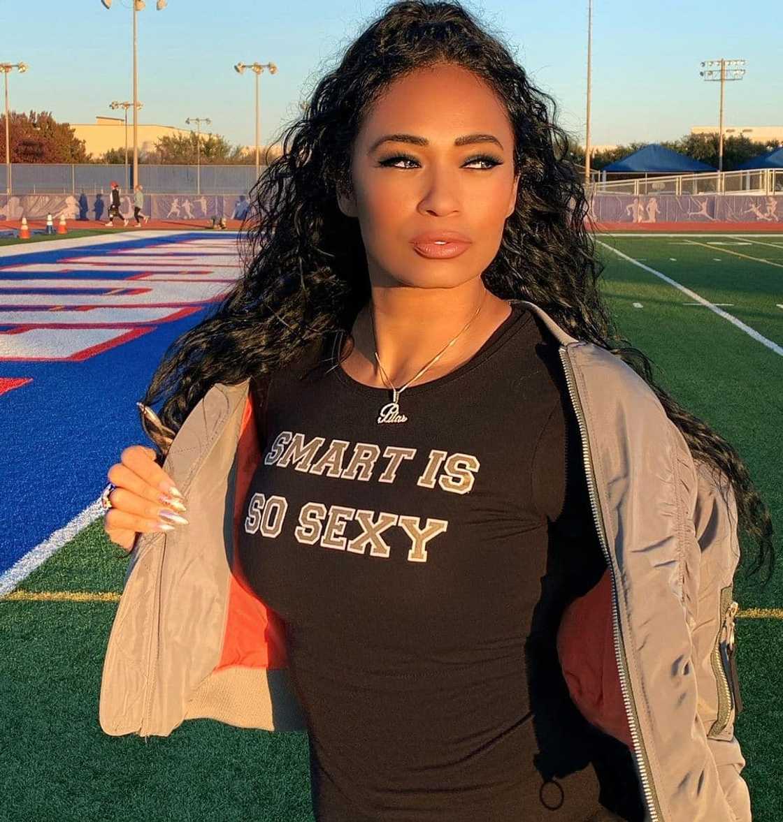How old is Pilar Sanders? How old is Pilar Sanders?