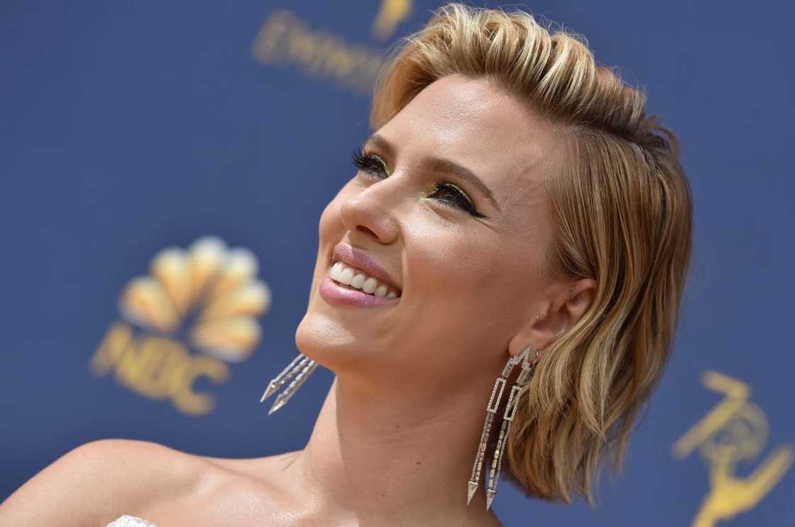 Scarlett Johansson smiled at the sky