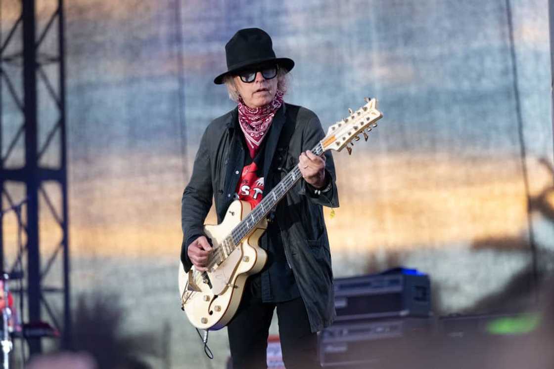 Rock and Roll Hall of Fame member Tom Petersson on stage Rock and Roll Hall of Fame member Tom Petersson on stage