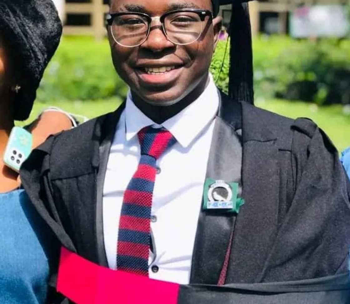 A man graduated cum laude in psychology from North-Weste University and ended up being a bartender. A man graduated cum laude in psychology from North-Weste University and ended up being a bartender.