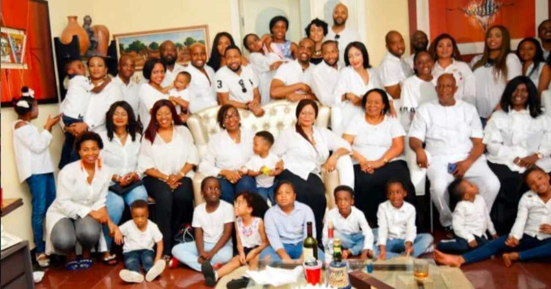 Photo of Mom, 96, with 8 Children, 36 Grandkids & 43 Great-Grandchildren Goes Viral Photo of Mom, 96, with 8 Children, 36 Grandkids & 43 Great-Grandchildren Goes Viral