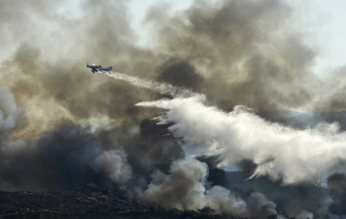 Near Verin toiwn, by the border with Portugal, Galicia authorities were managing to contain a fire that is suspected to have been arson