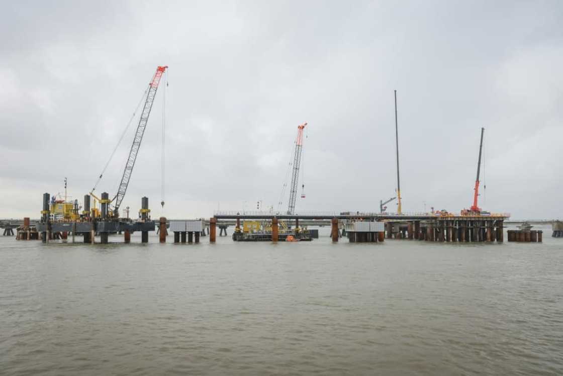 In the search for alternative energy sources, the German government has splashed billions on five projects like the one in Wilhelmshaven. In the search for alternative energy sources, the German government has splashed billions on five projects like the one in Wilhelmshaven.