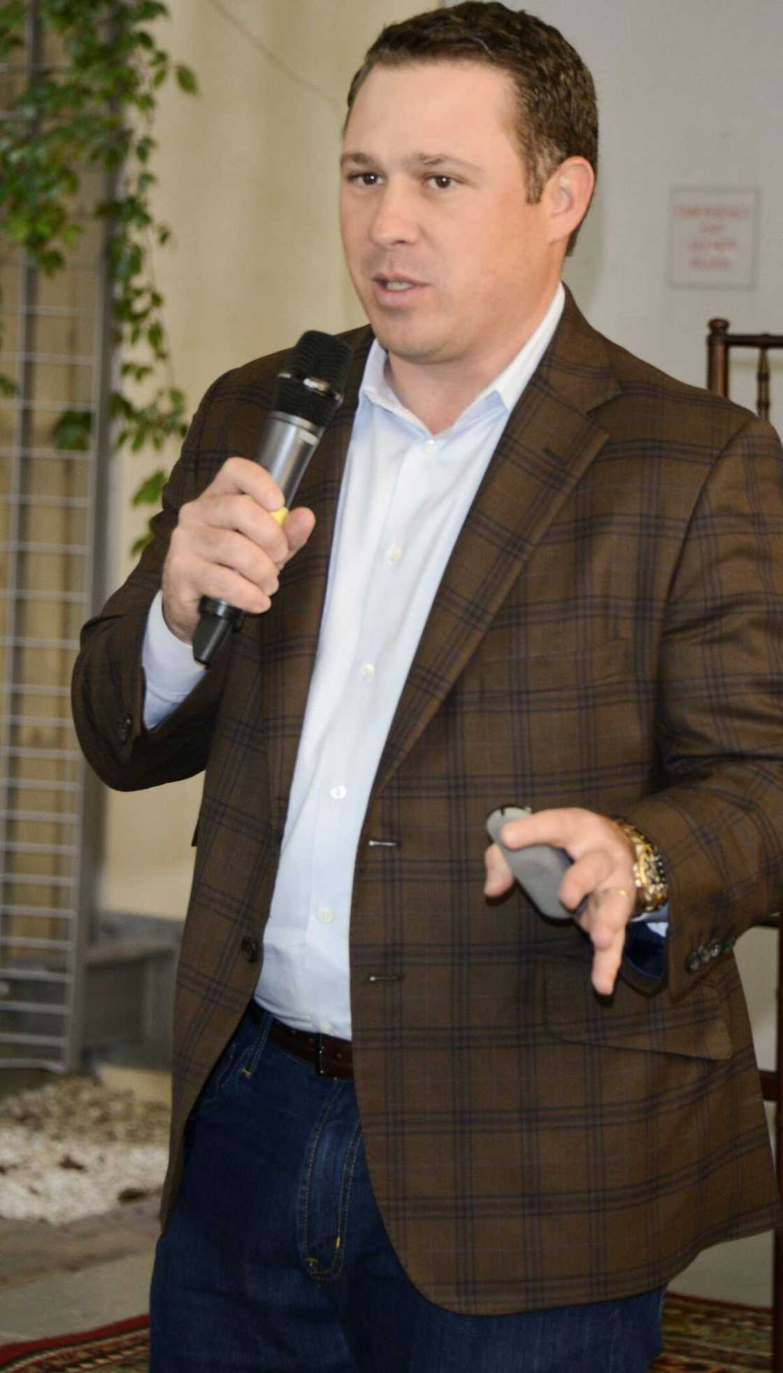 Does John still own Papa John's? Does John still own Papa John's?