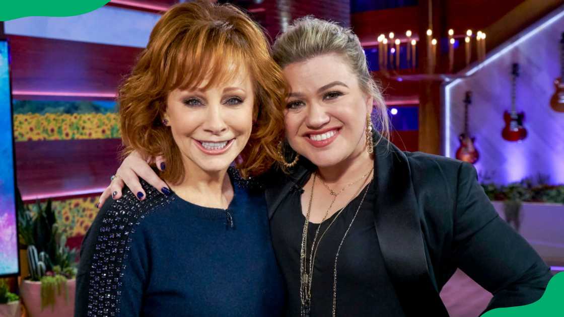 How is Reba McEntire related to Kelly Clarkson? How is Reba McEntire related to Kelly Clarkson?