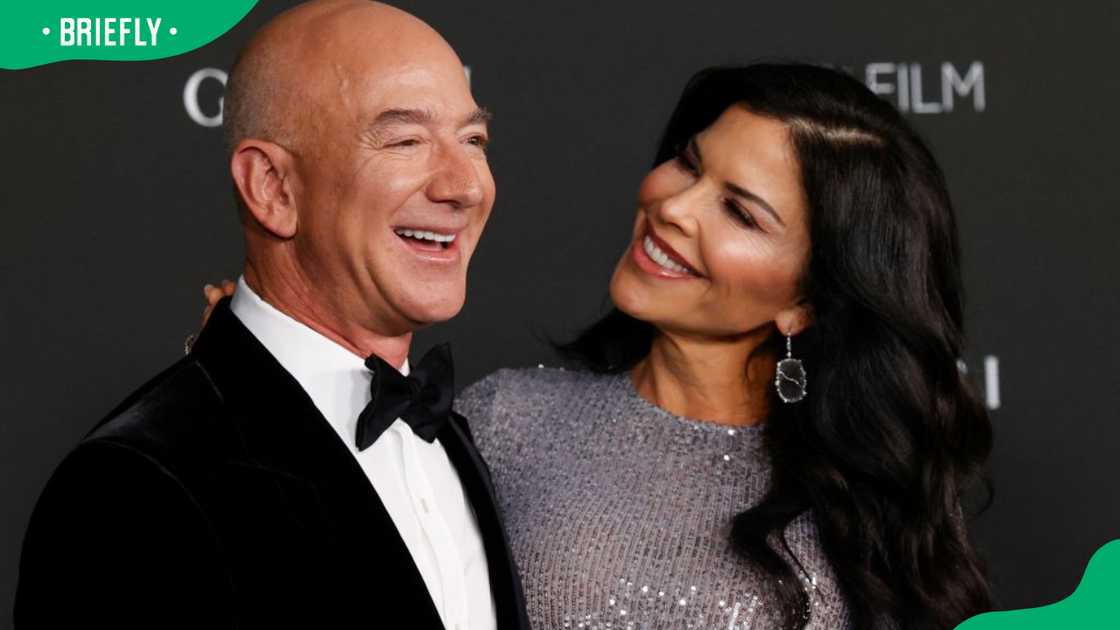 Jeff Bezos and Lauren Sánchez during the 2021 LACMA Art+Film Gala at the Los Angeles County Museum of Art Jeff Bezos and Lauren Sánchez during the 2021 LACMA Art+Film Gala at the Los Angeles County Museum of Art