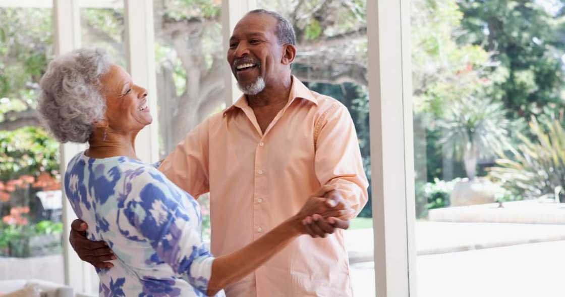 Many people praised him on the dance floor. Many people praised him on the dance floor.