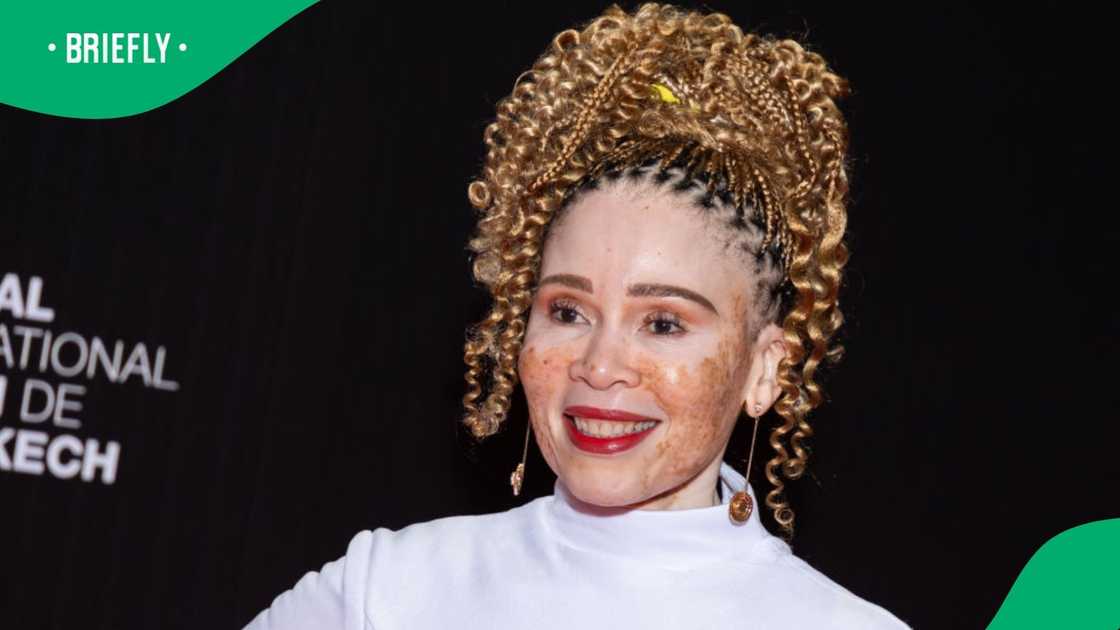 Leleti Khumalo's dress gets SA talking Leleti Khumalo's dress gets SA talking