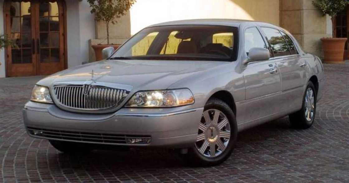 Lincoln Town Car Lincoln Town Car