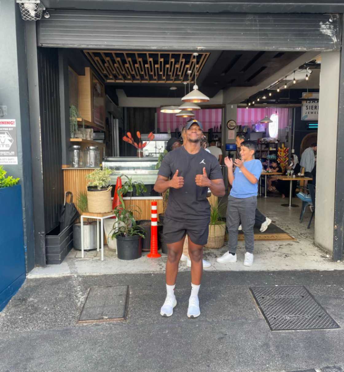 Other users praised the teacher for her warmth and kindess