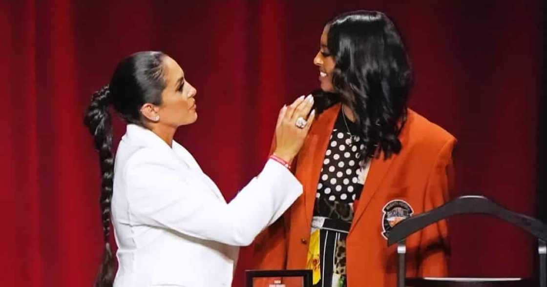 Michelle Obama Empathises With Vanessa Bryant, Promises to Help Build Late Daughter Gianna’s Legacy Michelle Obama Empathises With Vanessa Bryant, Promises to Help Build Late Daughter Gianna’s Legacy