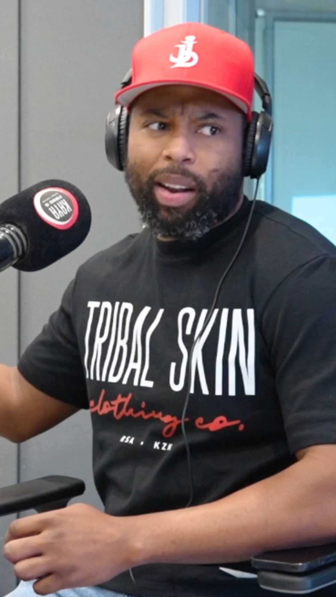 Sizwe Dhlomo slammed for allegedly poverty-shaming fan Sizwe Dhlomo slammed for allegedly poverty-shaming fan