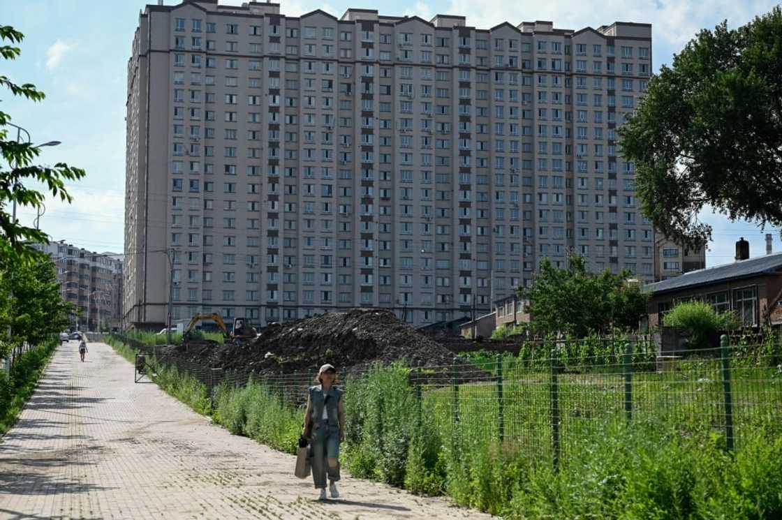 Cities such as Hegang are seeing a surge in interest from young buyers seeking alternatives to the urban rat race, drawn by easily affordable housing and a growing reputation for low-cost, carefree living Cities such as Hegang are seeing a surge in interest from young buyers seeking alternatives to the urban rat race, drawn by easily affordable housing and a growing reputation for low-cost, carefree living