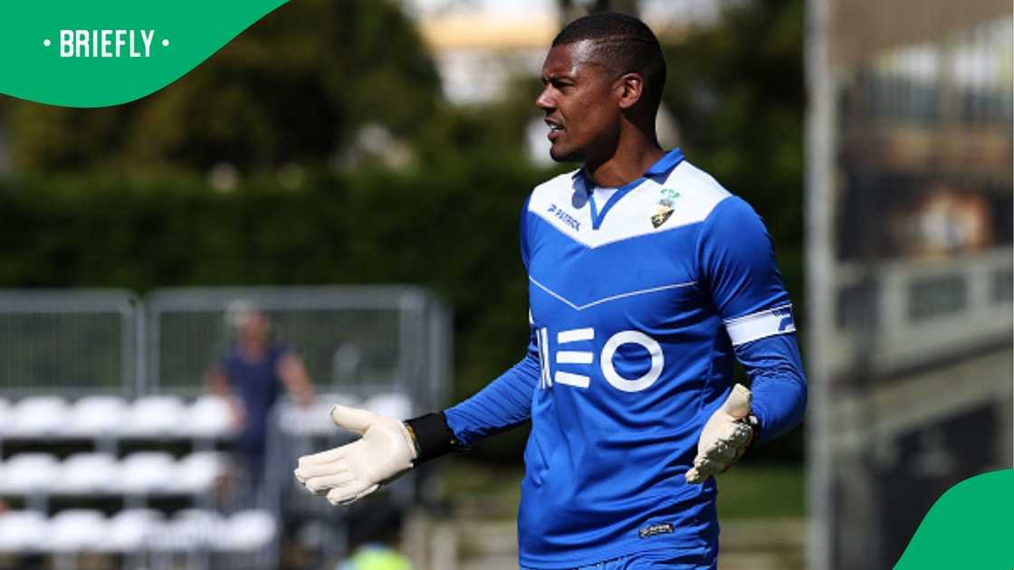 Angolan international Hugo Marques offers himself to Kaizer Chiefs this January. Angolan international Hugo Marques offers himself to Kaizer Chiefs this January.