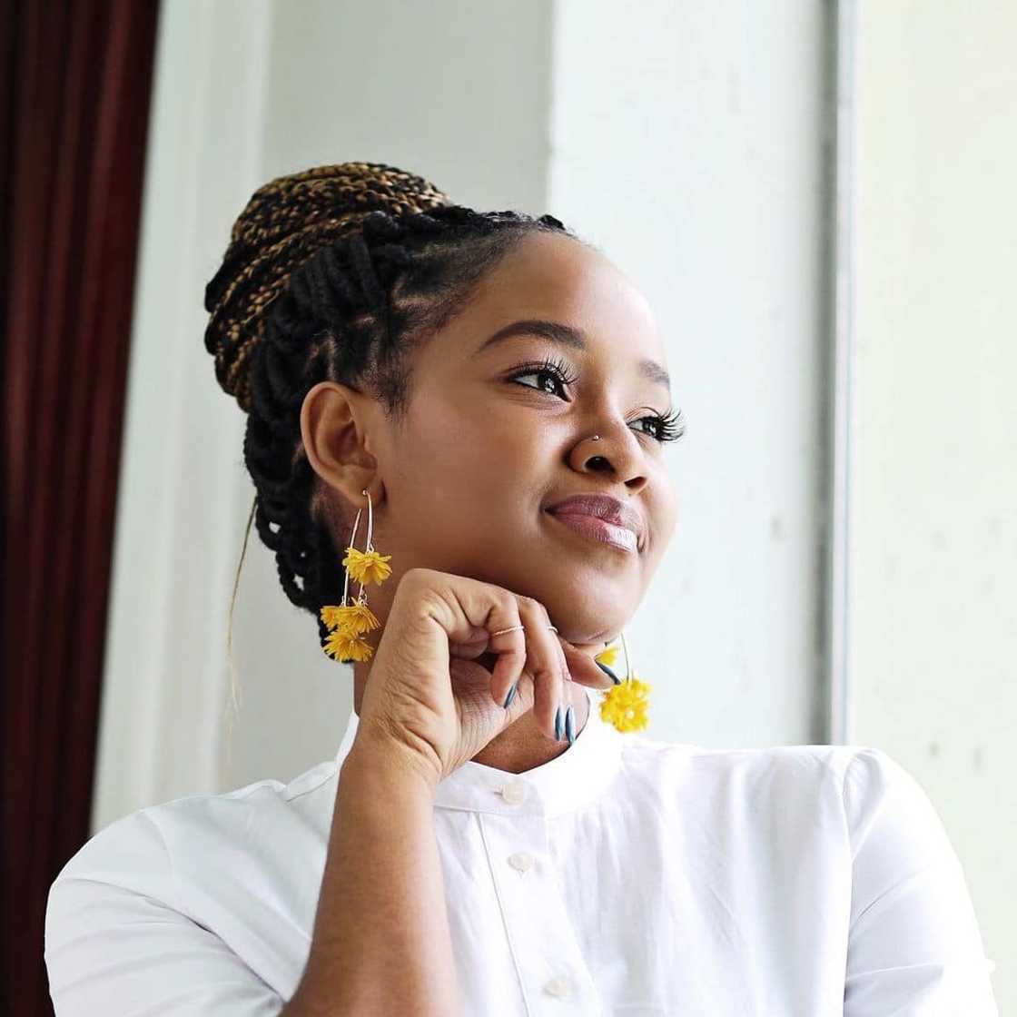 Mpoomy Ledwaba bio: age, baby, spouse, sister, podcast, YouTube, profiles Mpoomy Ledwaba bio: age, baby, spouse, sister, podcast, YouTube, profiles