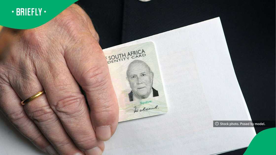 The visual showed a handholding South African smart identity card