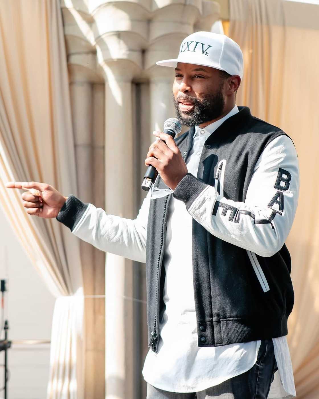 Sizwe Dhlomo reacts to video of Bellarmine Mugabe being deported Sizwe Dhlomo reacts to video of Bellarmine Mugabe being deported