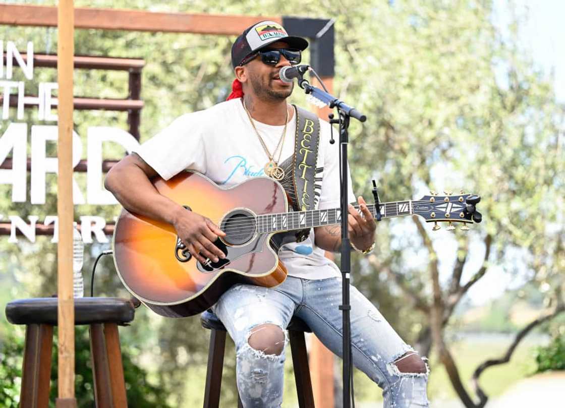 Jimmie Allen performing at Regusci Winery