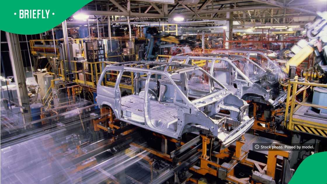 Assembly line, robots and welding metal van bodies