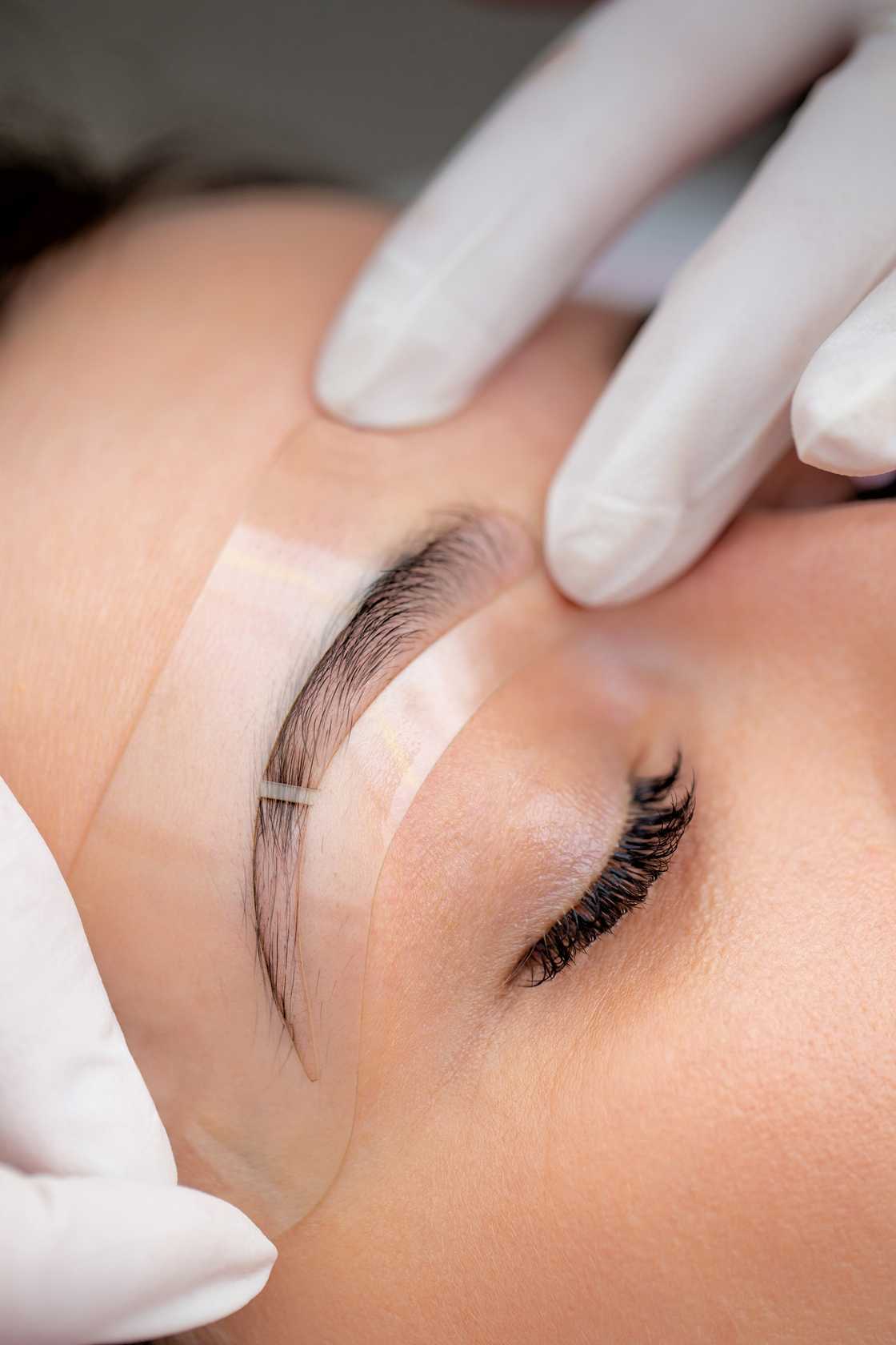 Many often face botched eyebrows Many often face botched eyebrows