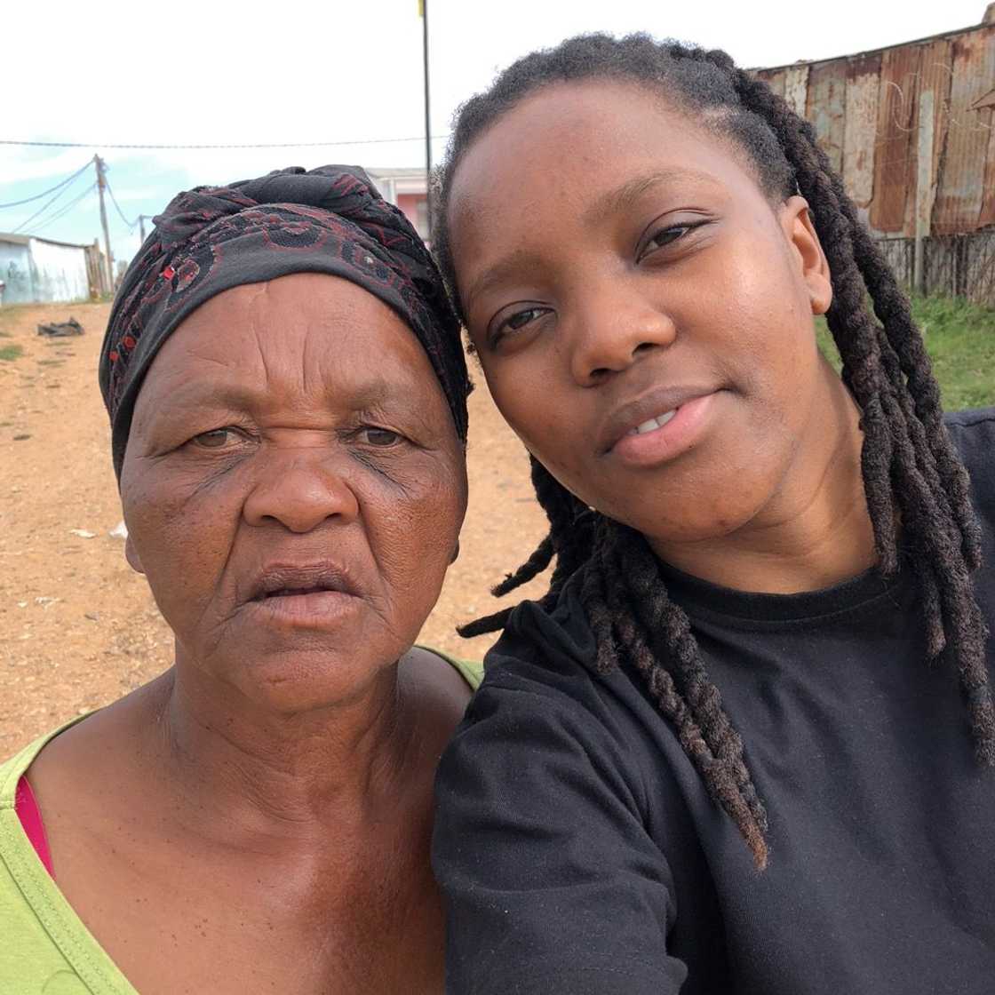 Others tagged Cassper Nyovest and said he needed to acknowledge her as a "Hosh Karamainer" Others tagged Cassper Nyovest and said he needed to acknowledge her as a "Hosh Karamainer"