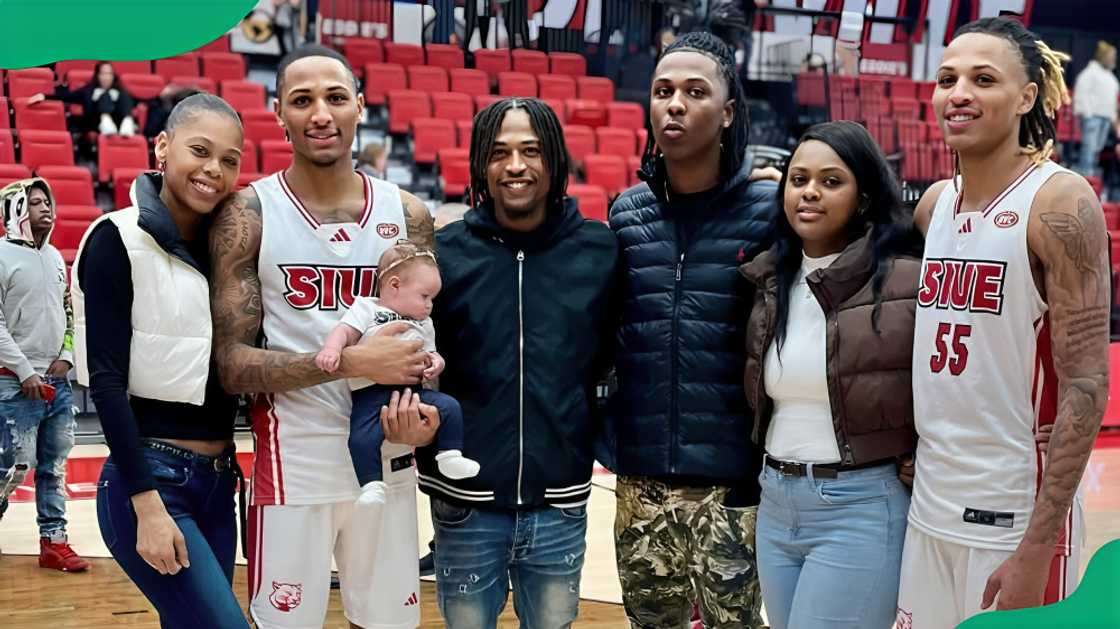 Lorenzen Wright's children posing for a photo on a basketball court Lorenzen Wright's children posing for a photo on a basketball court